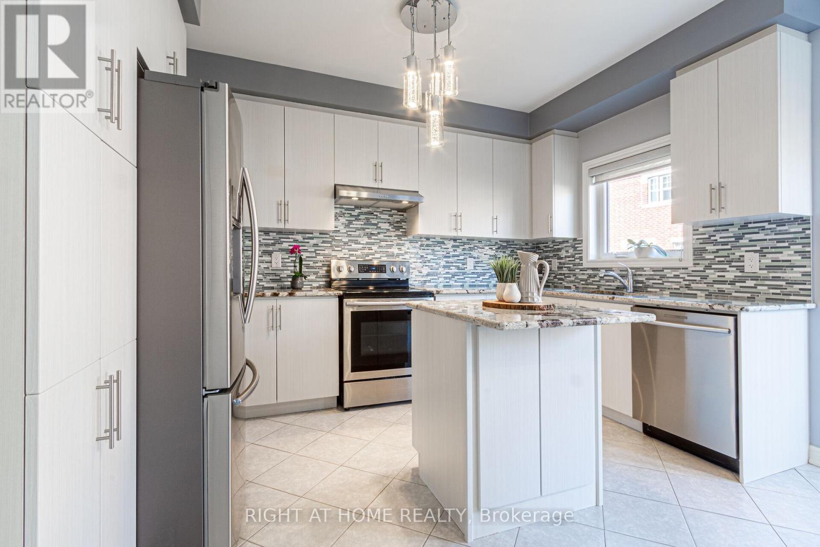 557 Settlers Road W, Oakville, Ontario  L6M 1N7 - Photo 6 - W13442020
