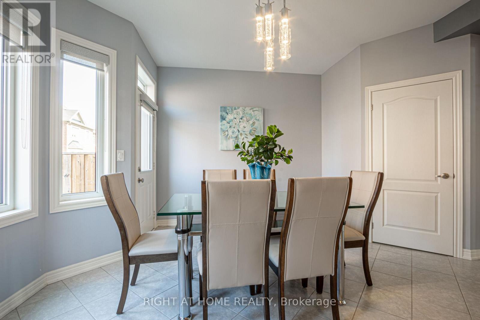557 Settlers Road W, Oakville, Ontario  L6M 1N7 - Photo 8 - W13442020