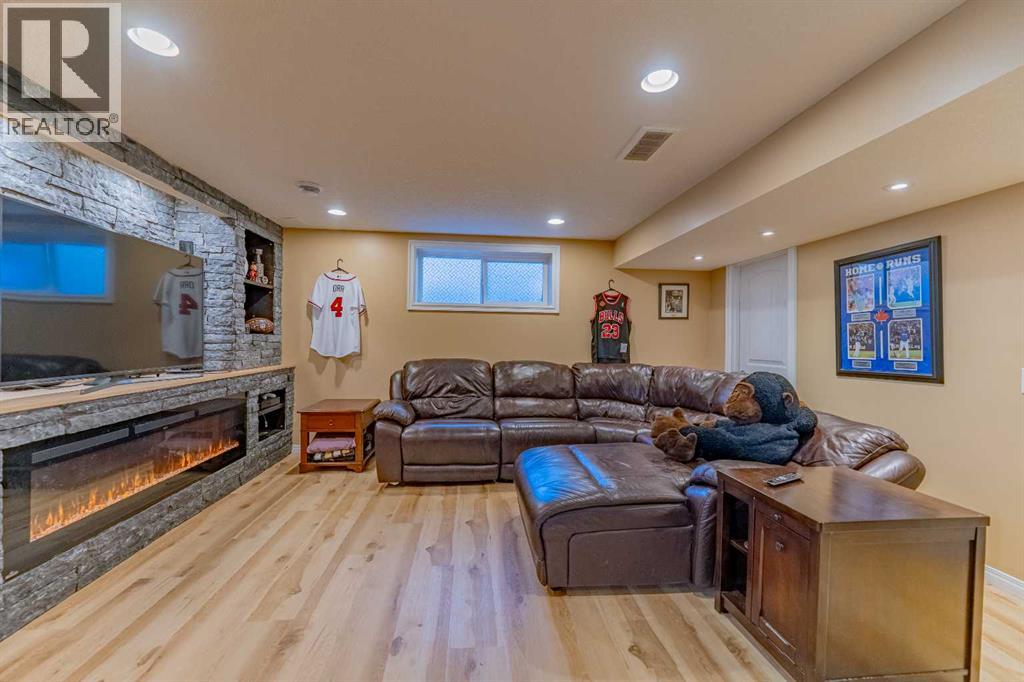 142 West Pointe Circle, Cochrane, Alberta  T4C 0C2 - Photo 34 - A2303691