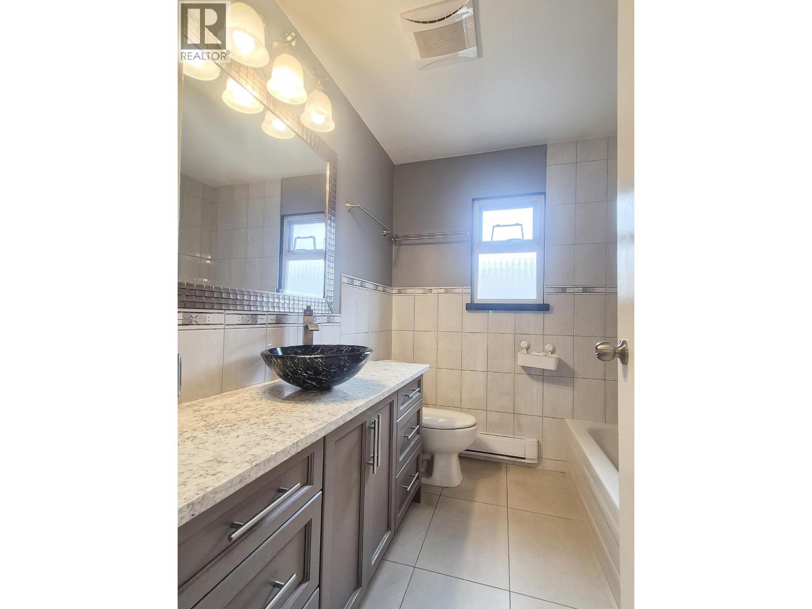 807 Greene Street, Coquitlam, British Columbia  V3C 2B9 - Photo 8 - R3133646