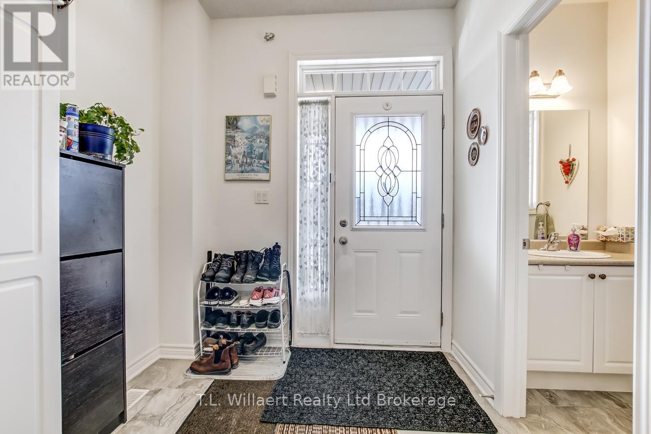 42 Seaton Crescent, Tillsonburg, Ontario  N4G 0J8 - Photo 2 - X12834224