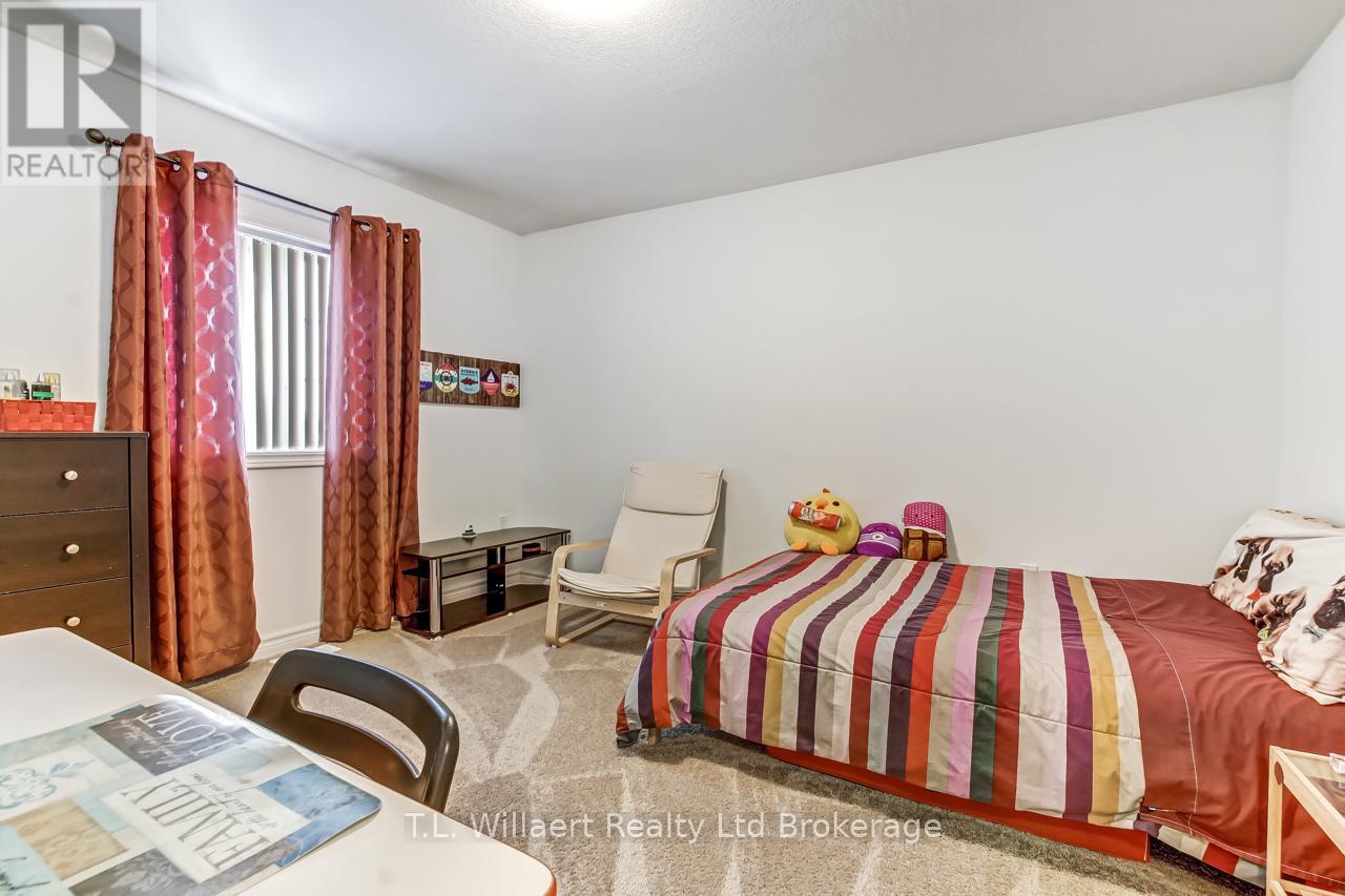 42 Seaton Crescent, Tillsonburg, Ontario  N4G 0J8 - Photo 12 - X12834224