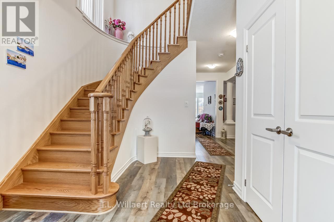 42 Seaton Crescent, Tillsonburg, Ontario  N4G 0J8 - Photo 4 - X12834224