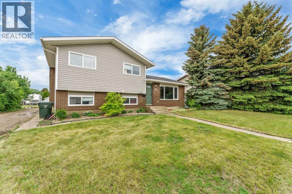 123 Rossland Road SE, Medicine Hat, Alberta  T1B 2N2 - Photo 2 - A2317687