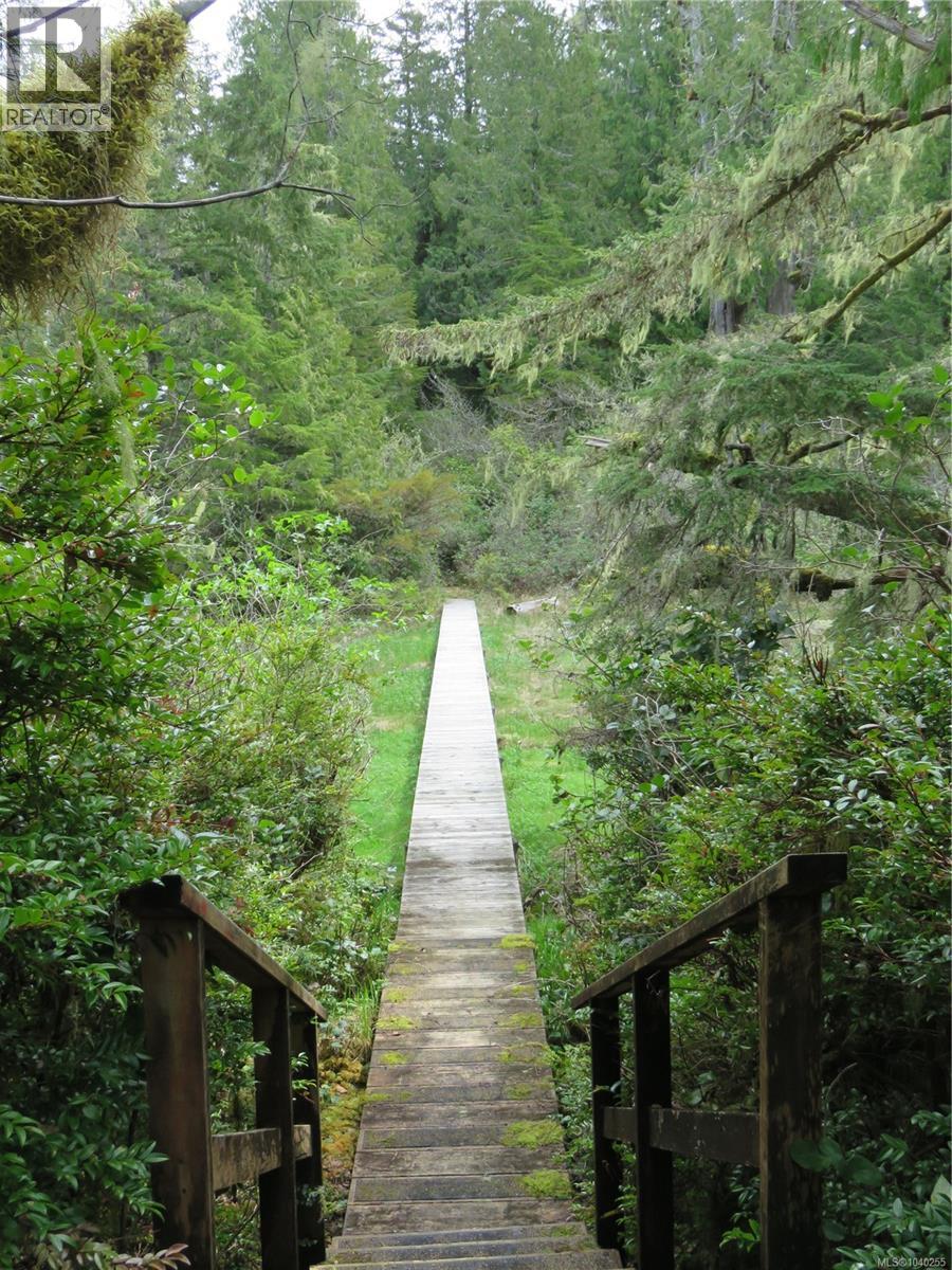 522 Burlo Island, Bamfield, British Columbia  V0R 1B0 - Photo 24 - 1040255