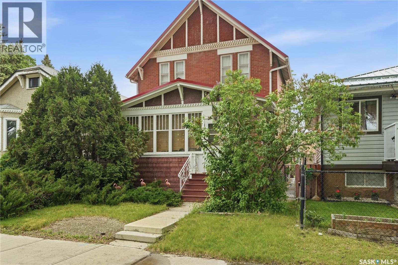 1320 VICTORIA AVENUE, regina, Saskatchewan