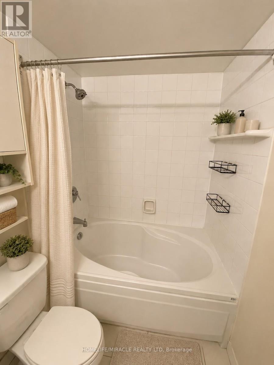 1907 - 717 Bay Street, Toronto, Ontario  M5G 2J9 - Photo 14 - C13438000
