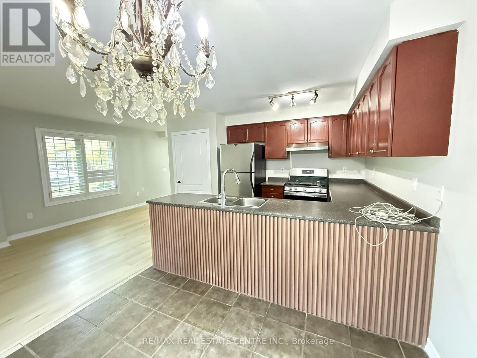 9 Sand Wedge Lane, Brampton, Ontario  L6X 0H1 - Photo 3 - W13252968