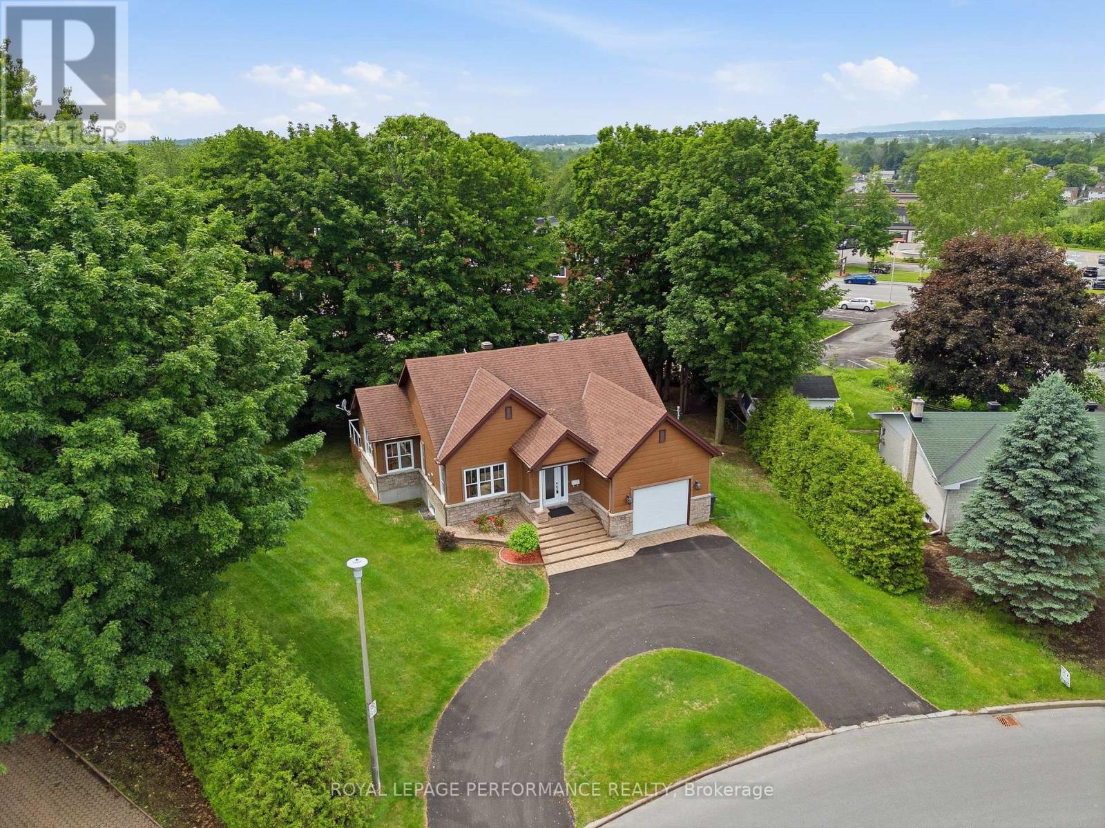 992 Ghislain Street, Hawkesbury, Ontario  K6A 3B2 - Photo 2 - X13442110