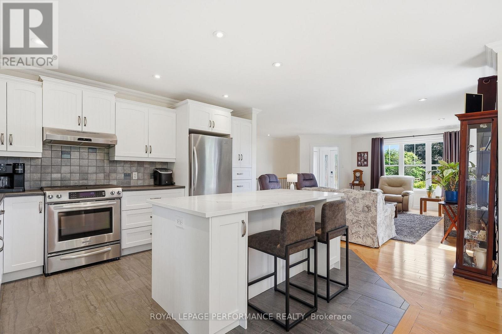 992 Ghislain Street, Hawkesbury, Ontario  K6A 3B2 - Photo 5 - X13442110