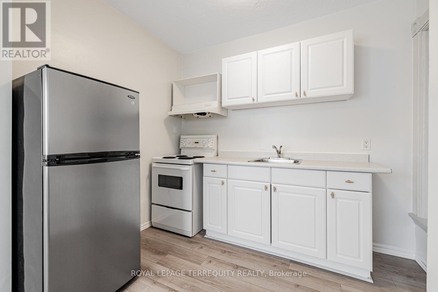Top Floor - 171 Christie Street, Toronto, Ontario M6G 3B3 - Photo 8 - C13442112