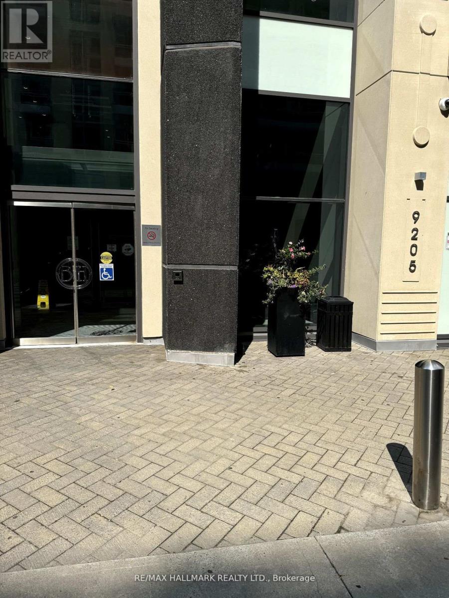 1701 - 9205 Yonge Street, Richmond Hill, Ontario  L4C 1V5 - Photo 2 - N13442130