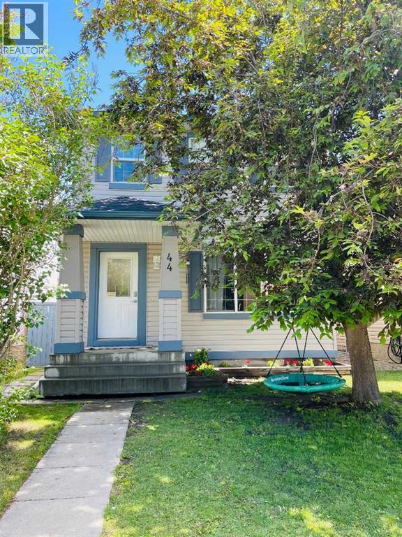 44 Everridge Way Sw, Calgary, Alberta  T2Y 4S7 - Photo 1 - A2319956