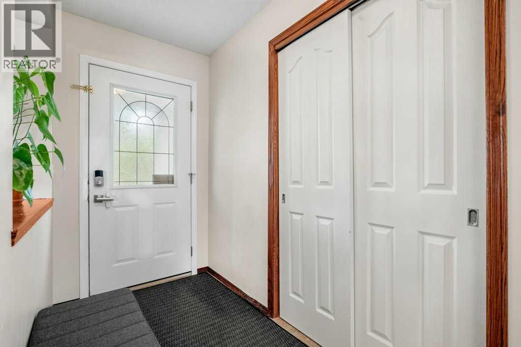 44 Everridge Way Sw, Calgary, Alberta  T2Y 4S7 - Photo 3 - A2319956