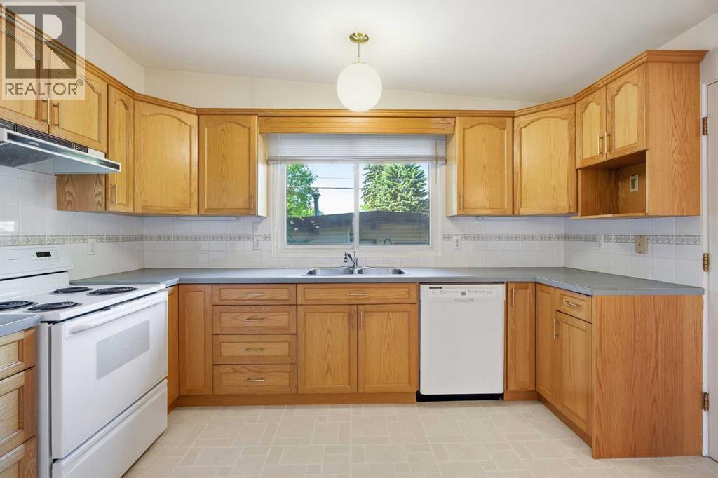 3227 Boulton Road Nw, Calgary, Alberta  T2L 1M2 - Photo 11 - A2317997