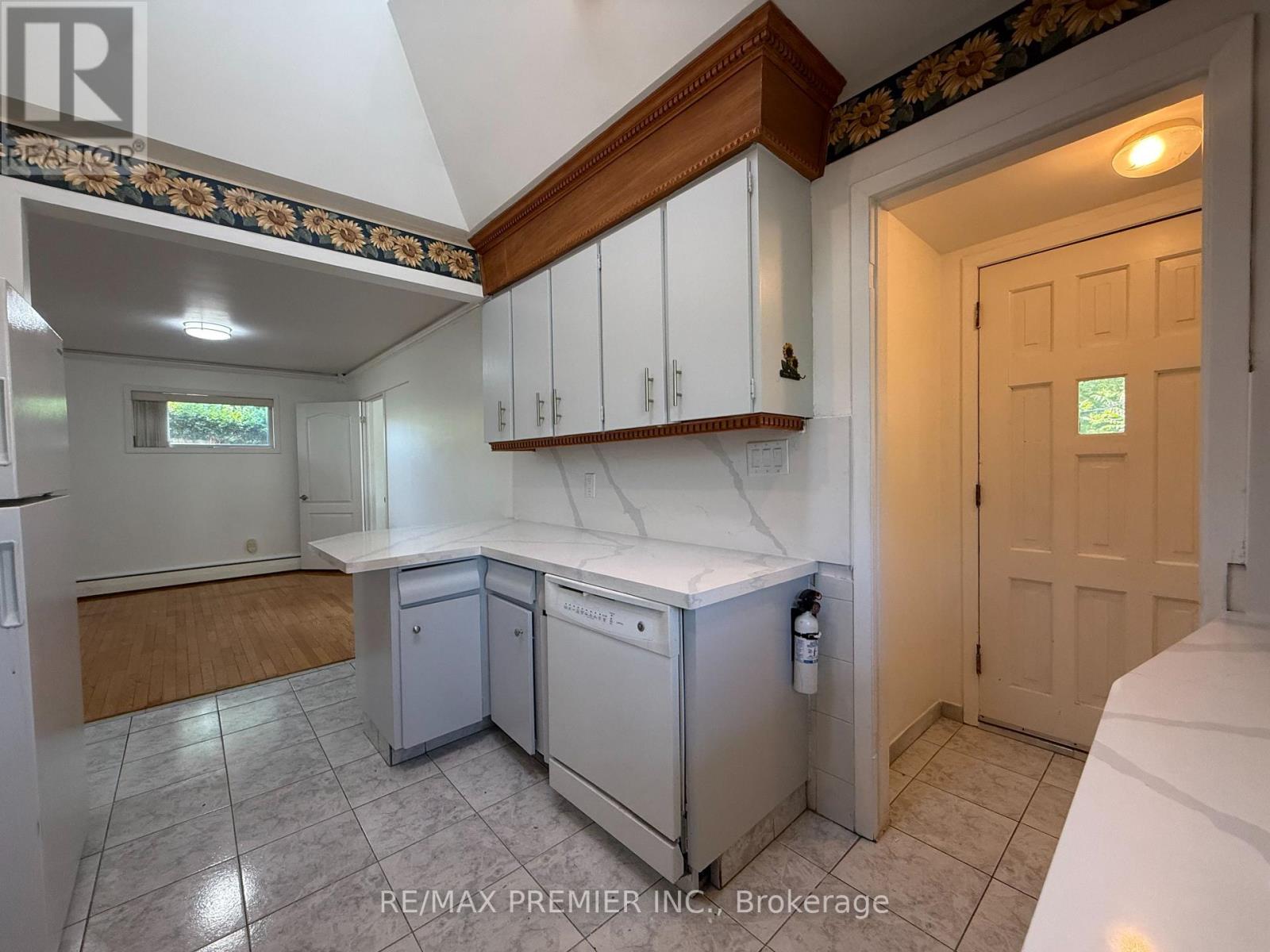 Main Floor - 288 Scott Street, St. Catharines, Ontario  L2N 1J3 - Photo 13 - X13046952