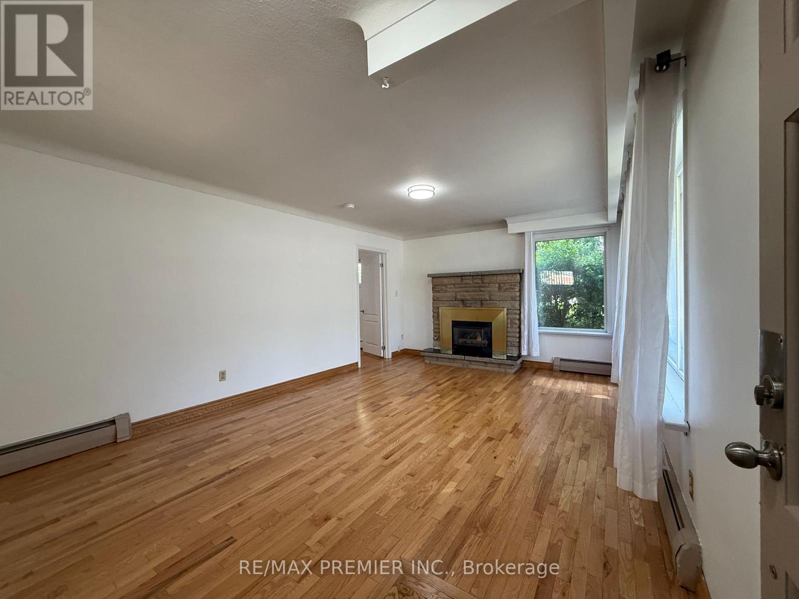 Main Floor - 288 Scott Street, St. Catharines, Ontario  L2N 1J3 - Photo 9 - X13046952