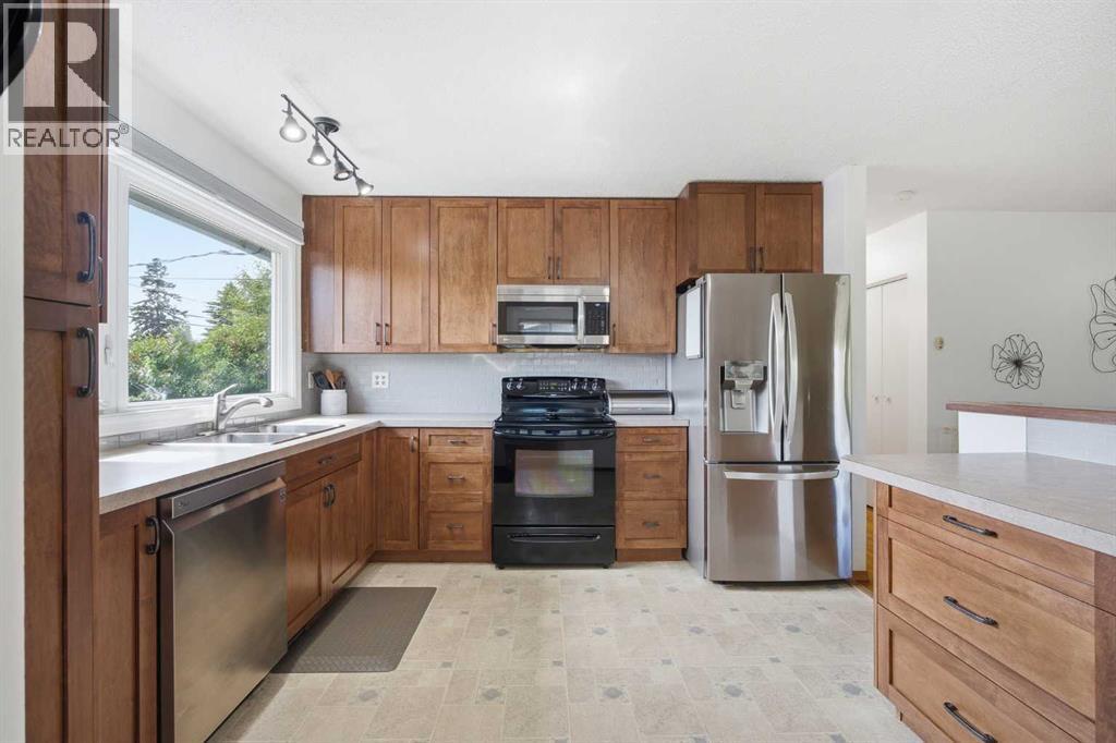 10011 Maplecreek Drive Se, Calgary, Alberta  T2J 1T7 - Photo 6 - A2318196