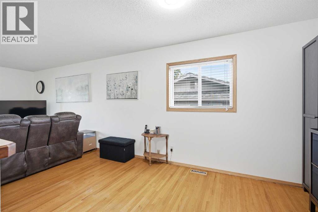 10011 Maplecreek Drive Se, Calgary, Alberta  T2J 1T7 - Photo 12 - A2318196
