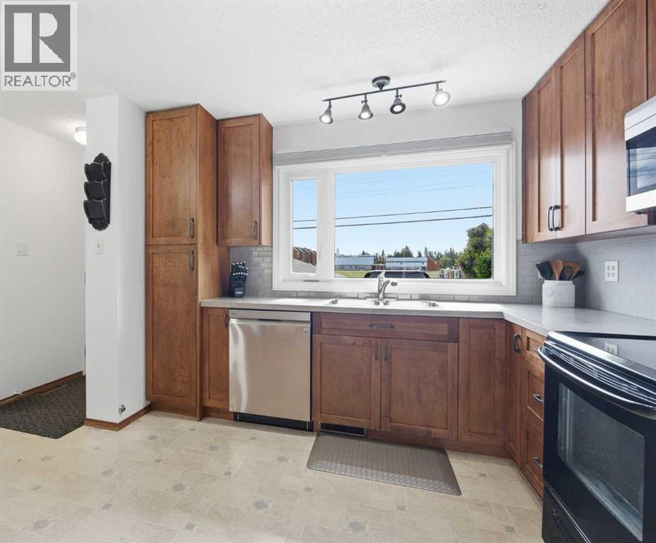 10011 Maplecreek Drive Se, Calgary, Alberta  T2J 1T7 - Photo 7 - A2318196