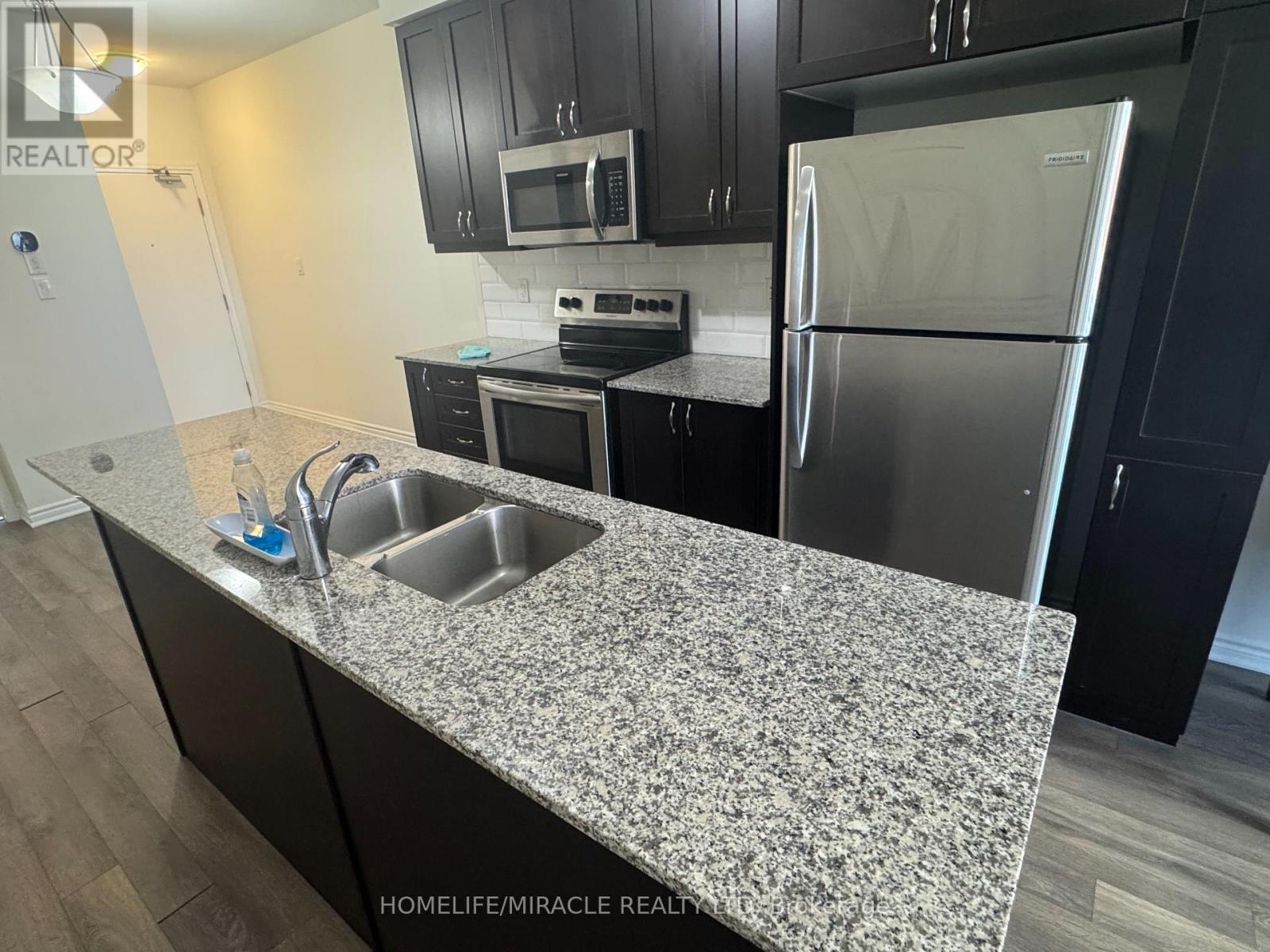 103 - 1148 Dragonfly Avenue, Pickering, Ontario  L1X 0H5 - Photo 5 - E13442176