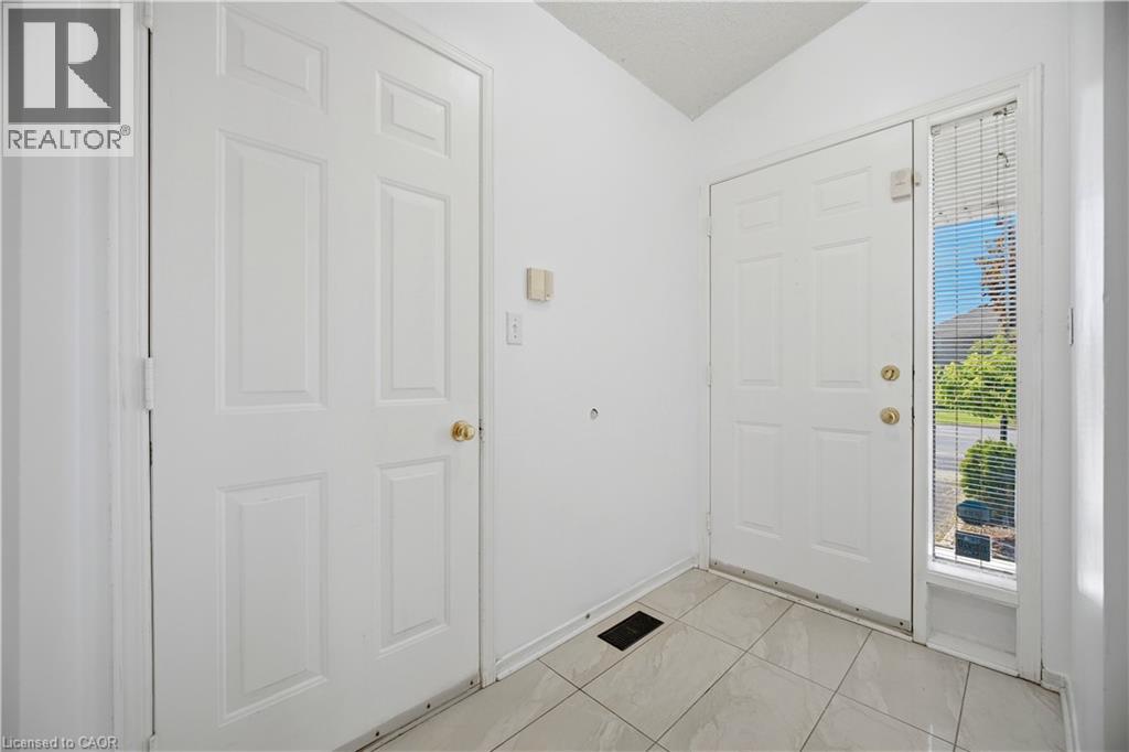 196 First St Louth, St. Catharines, Ontario  L2S 0A6 - Photo 4 - 40839563