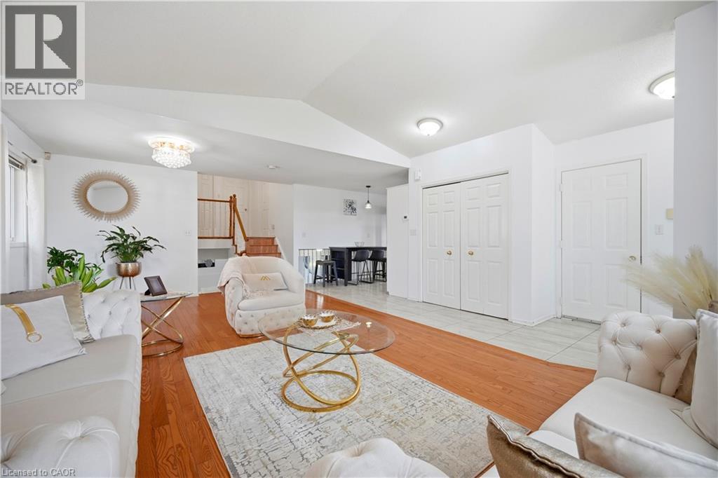 196 First St Louth, St. Catharines, Ontario  L2S 0A6 - Photo 6 - 40839563
