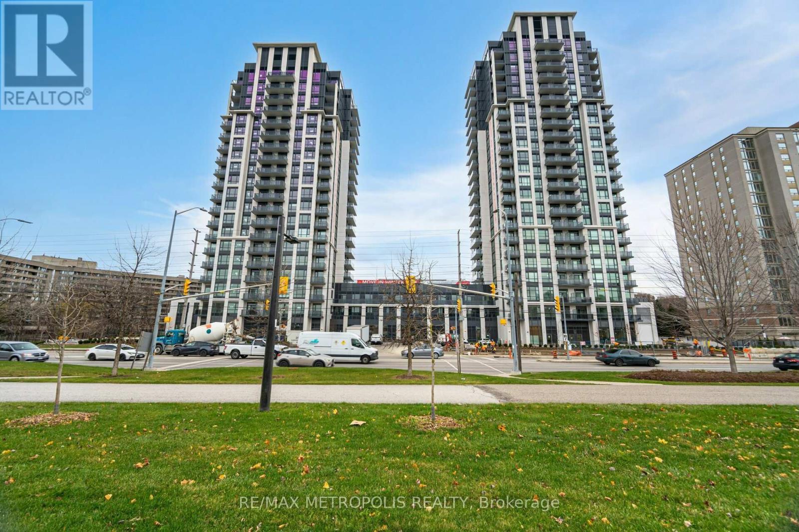 1704 - 202 BURNHAMTHORPE ROAD E, Mississauga, Ontario