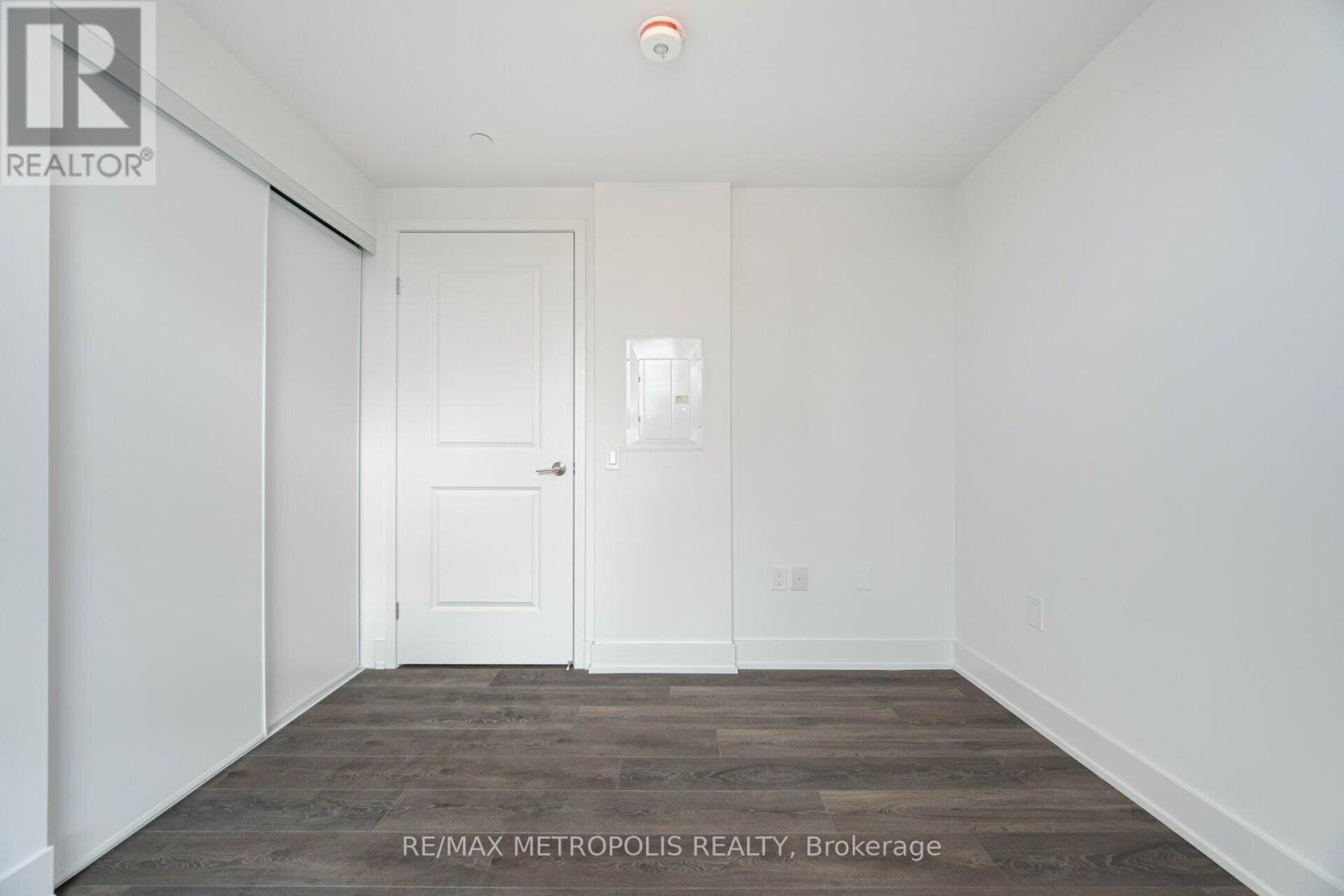 1704 - 202 Burnhamthorpe Road E, Mississauga, Ontario  L5A 0B2 - Photo 16 - W13442218
