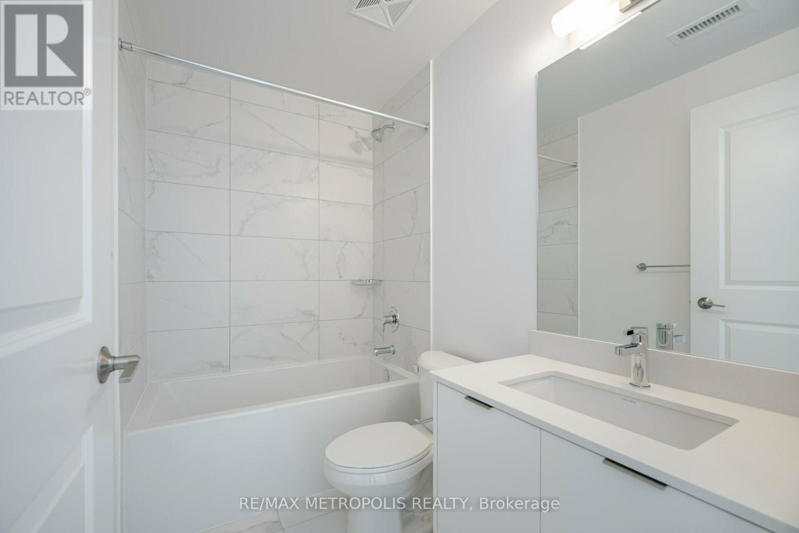1704 - 202 Burnhamthorpe Road E, Mississauga, Ontario  L5A 0B2 - Photo 18 - W13442218