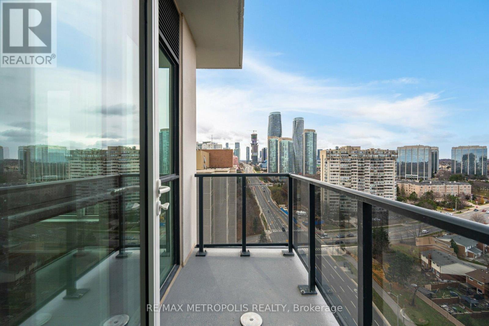 1704 - 202 Burnhamthorpe Road E, Mississauga, Ontario  L5A 0B2 - Photo 24 - W13442218