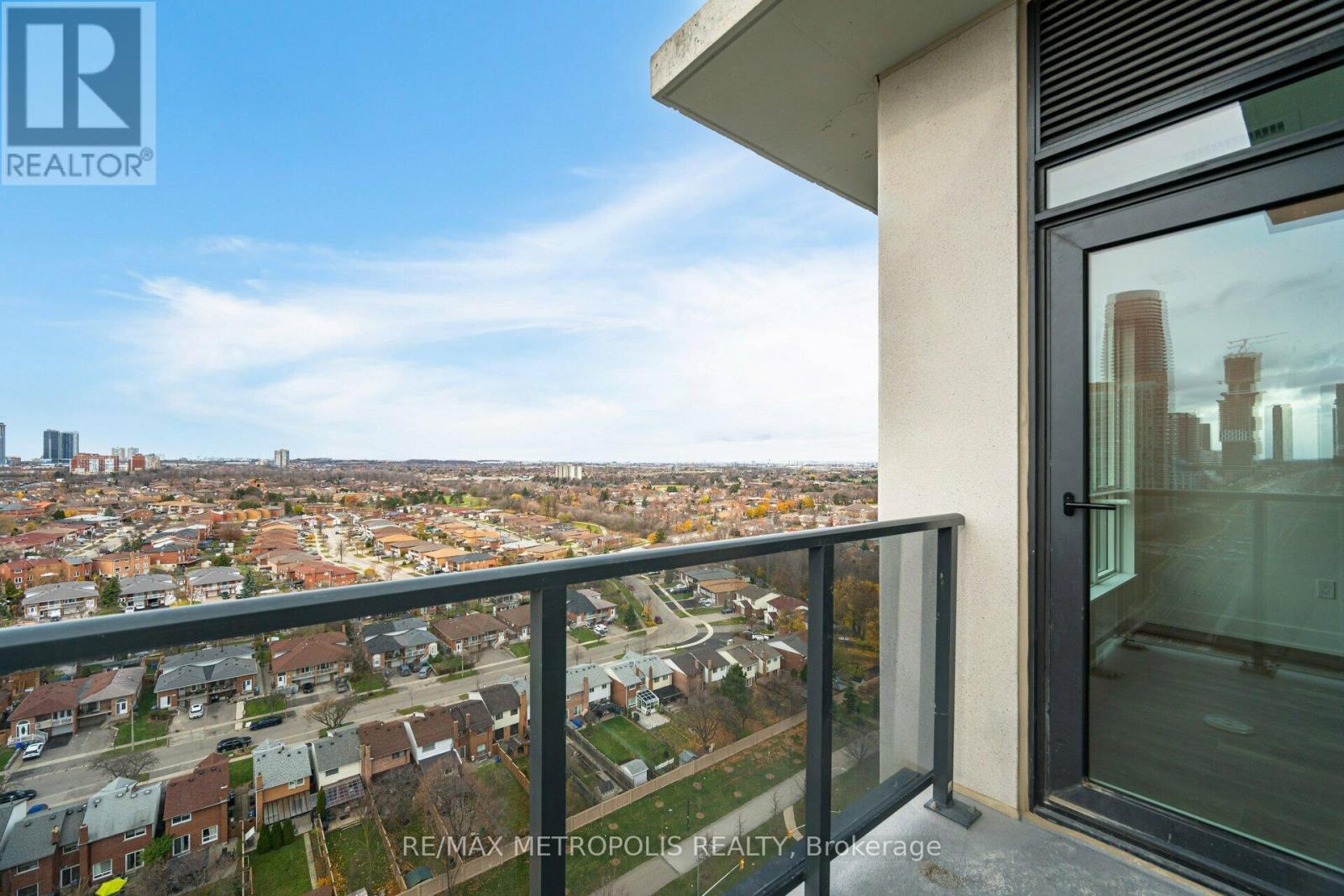 1704 - 202 Burnhamthorpe Road E, Mississauga, Ontario  L5A 0B2 - Photo 25 - W13442218