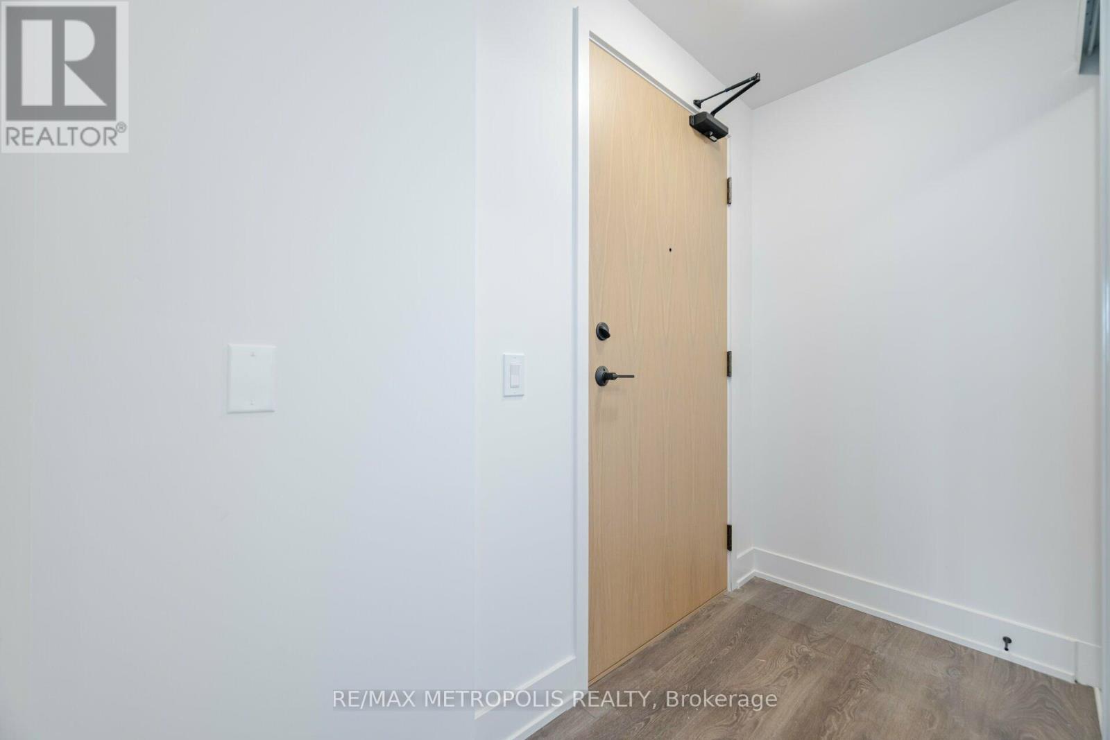 1704 - 202 Burnhamthorpe Road E, Mississauga, Ontario  L5A 0B2 - Photo 5 - W13442218