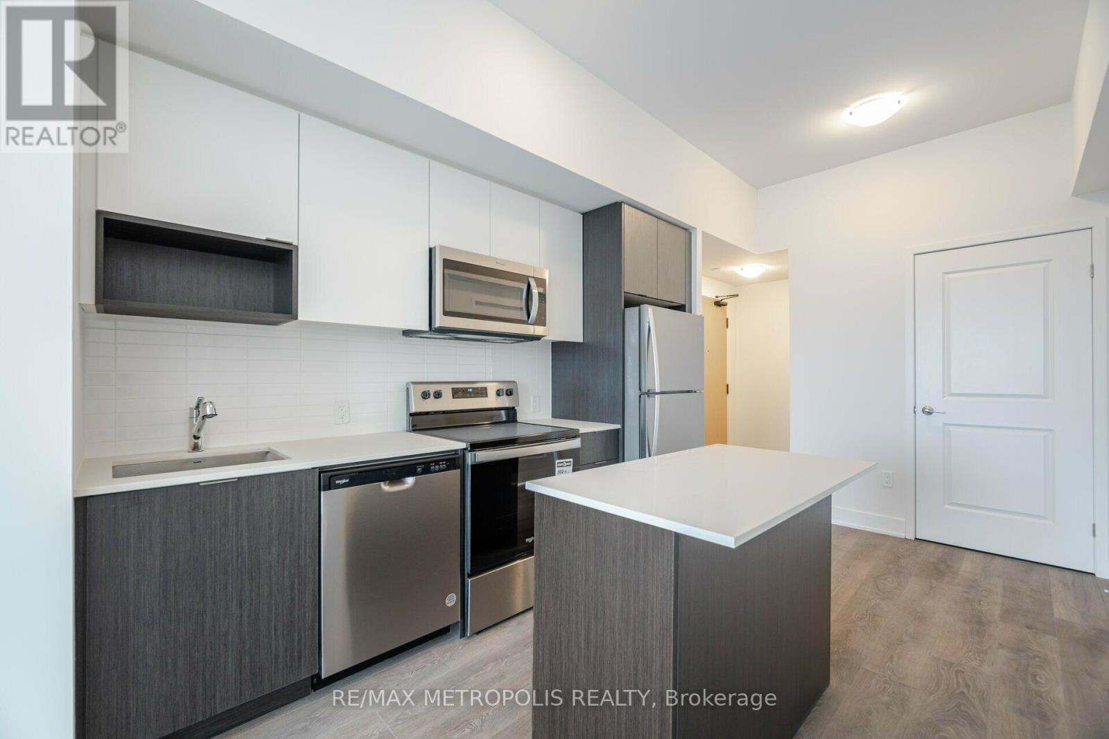 1704 - 202 Burnhamthorpe Road E, Mississauga, Ontario  L5A 0B2 - Photo 9 - W13442218