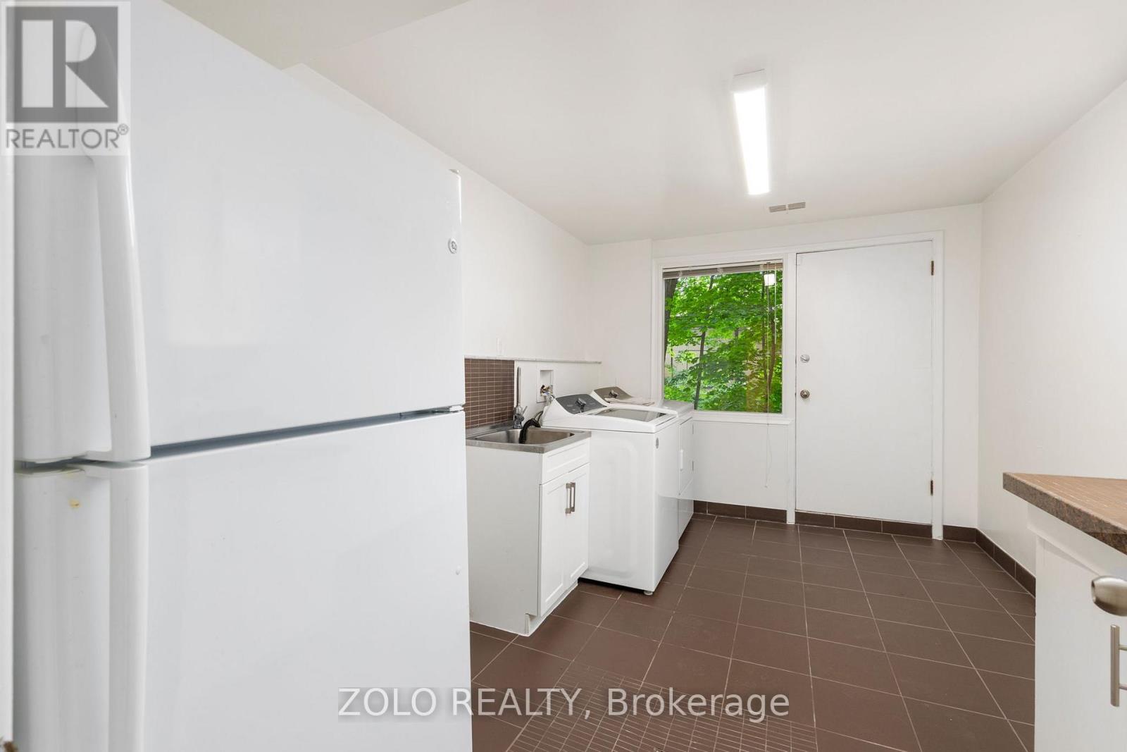 17 Hi Mount Drive, Toronto, Ontario  M2K 1X3 - Photo 24 - C13440304