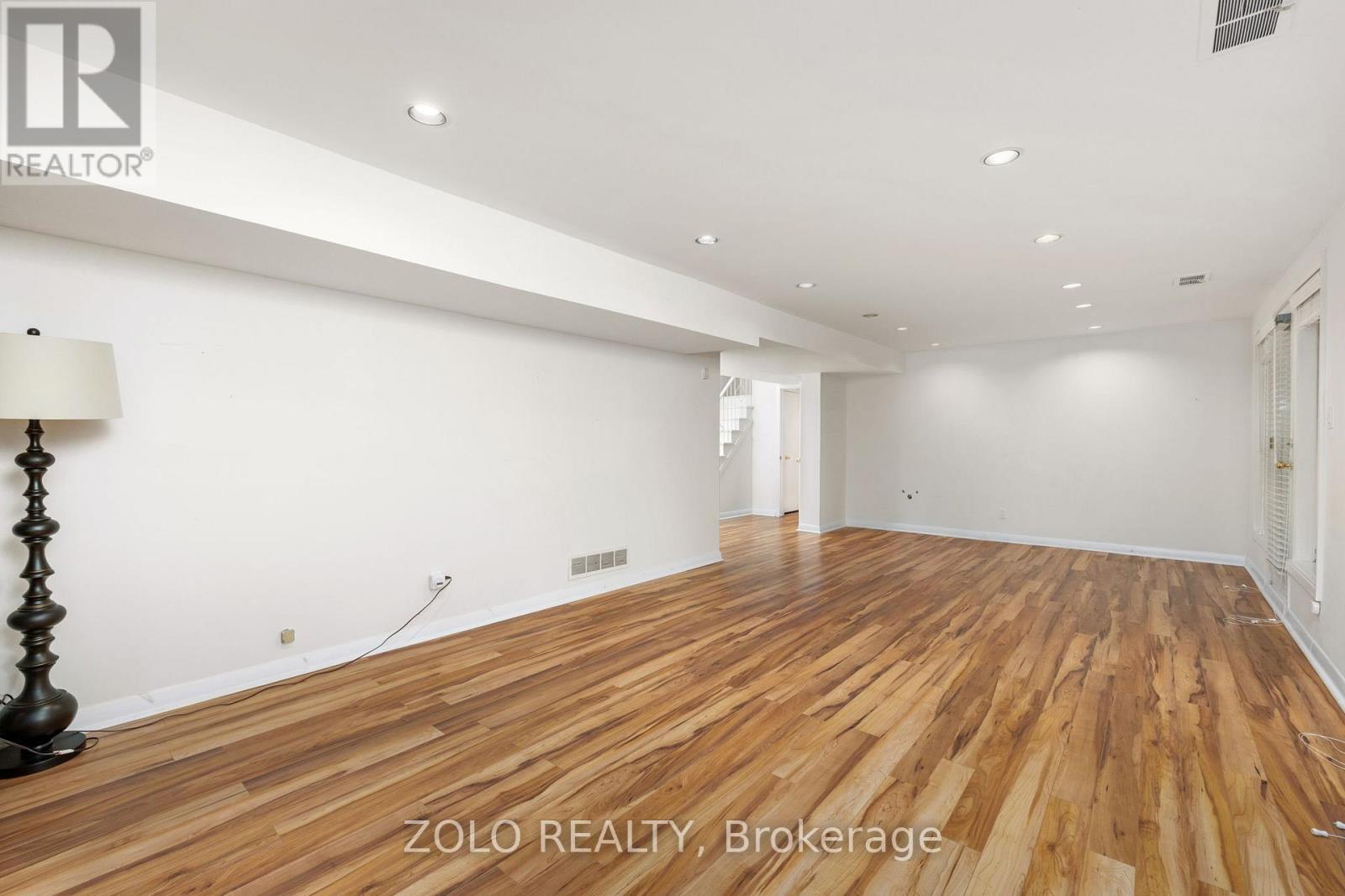 17 Hi Mount Drive, Toronto, Ontario  M2K 1X3 - Photo 31 - C13440304