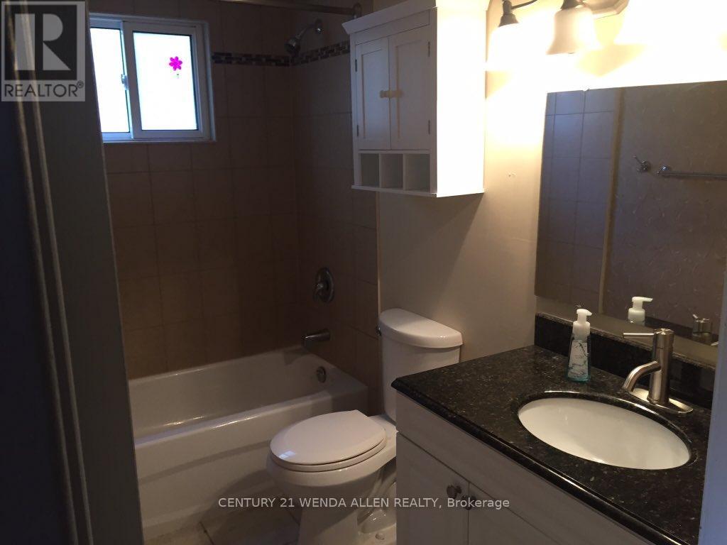 558 Lansdowne Drive, Oshawa, Ontario  L1G 1W3 - Photo 5 - E13442162