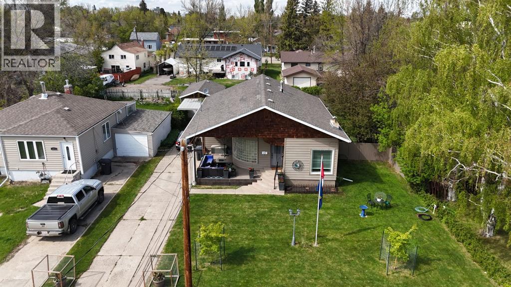 25 W 1 Avenue S, Magrath, Alberta  T0K 1J0 - Photo 2 - A2313620