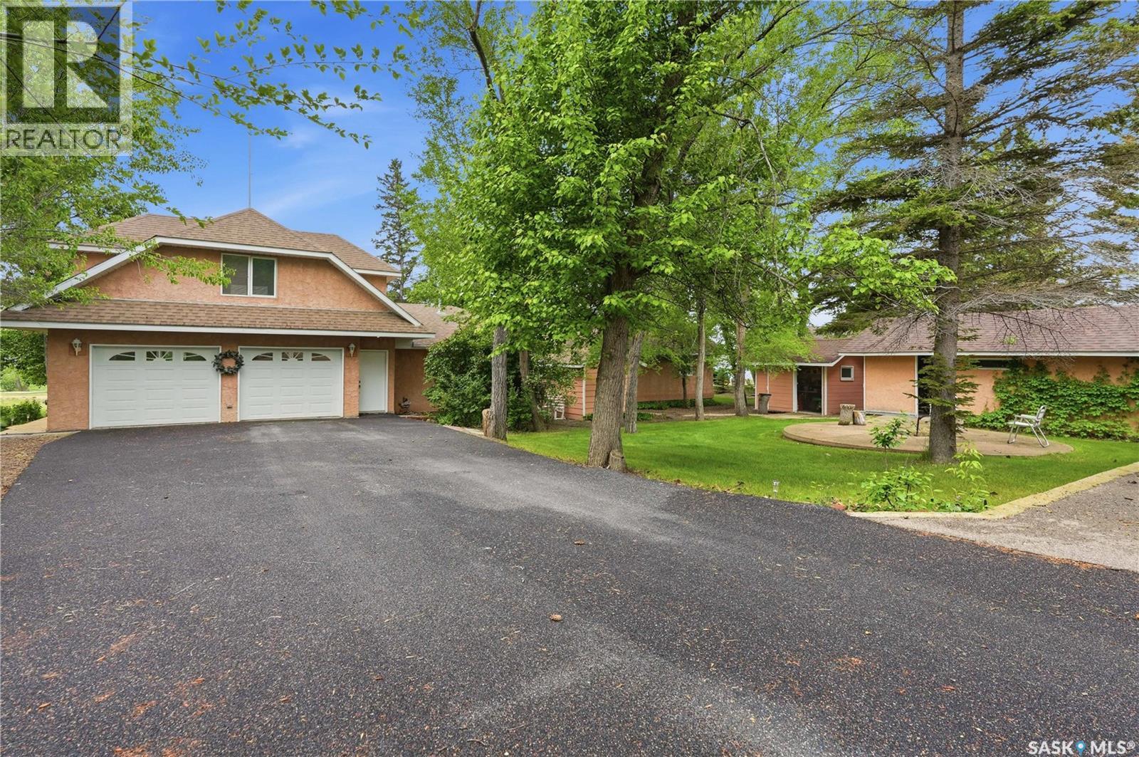 21 Pelican Street W, Wood River Rm No. 74, Saskatchewan S0H 2K0 - Photo 2 - SK038787