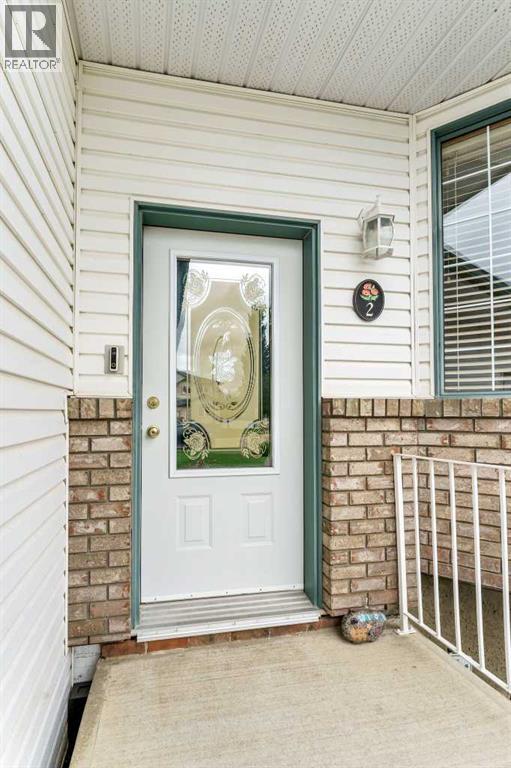 2 Hunter Court Ne, Medicine Hat, Alberta  T1C 1W5 - Photo 3 - A2320922