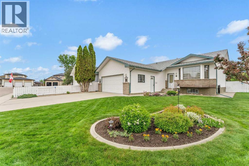 2 Hunter Court Ne, Medicine Hat, Alberta  T1C 1W5 - Photo 2 - A2320922
