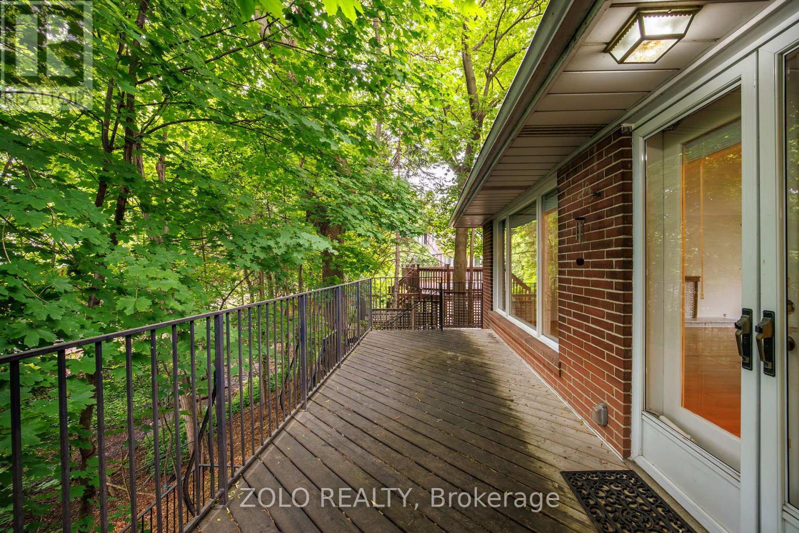 17 Hi Mount Drive, Toronto, Ontario  M2K 1X3 - Photo 34 - C13440304
