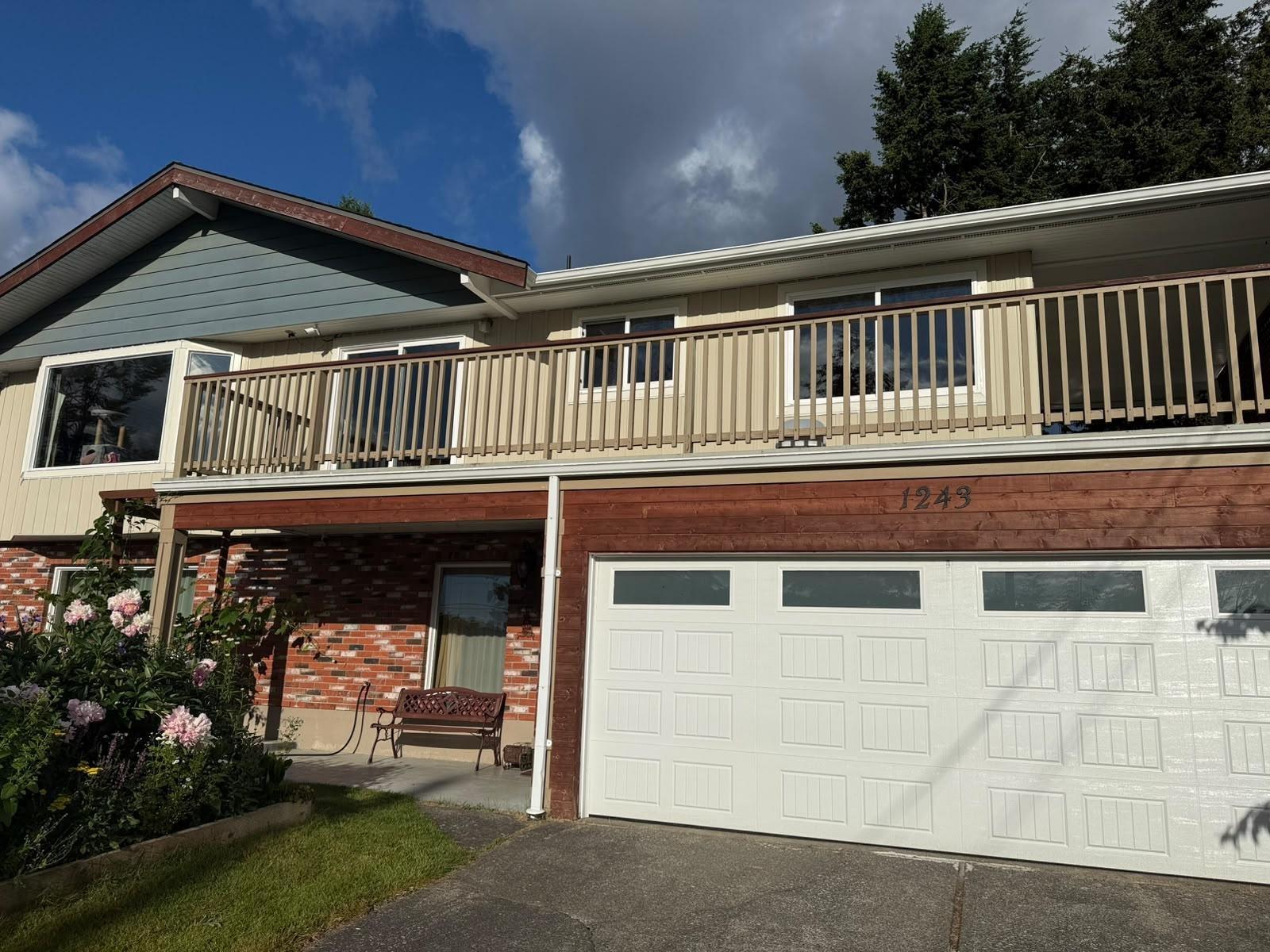 1243 Parker Street, White Rock, British Columbia  V4B 4S2 - Photo 2 - R3135456