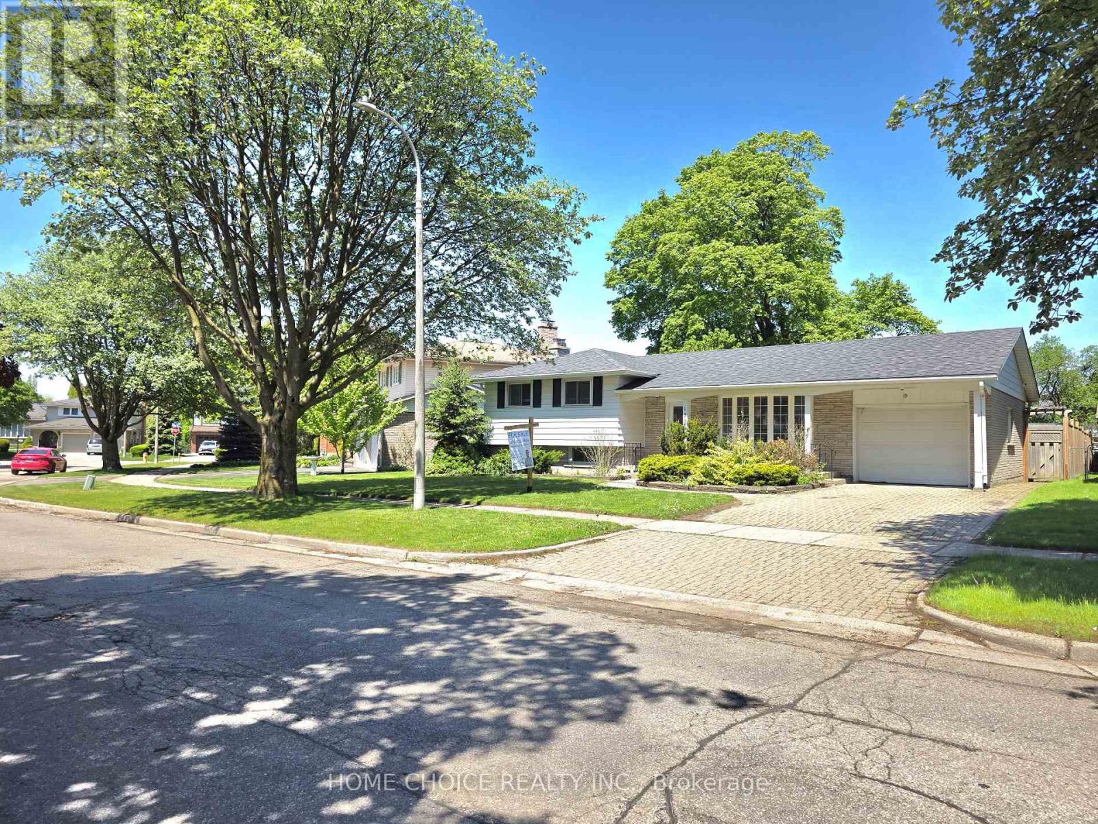 130 CHAMPLAIN CRESCENT, Kitchener, Ontario