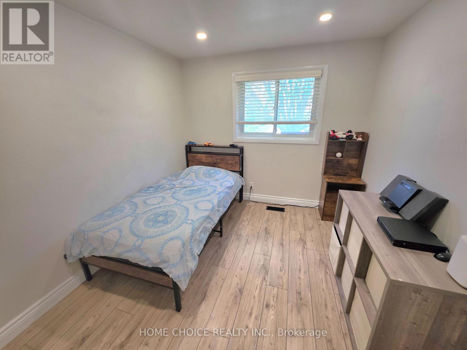 130 Champlain Crescent, Kitchener, Ontario  N2B 2Y6 - Photo 13 - X13442336