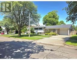130 CHAMPLAIN CRESCENT, Kitchener, Ontario
