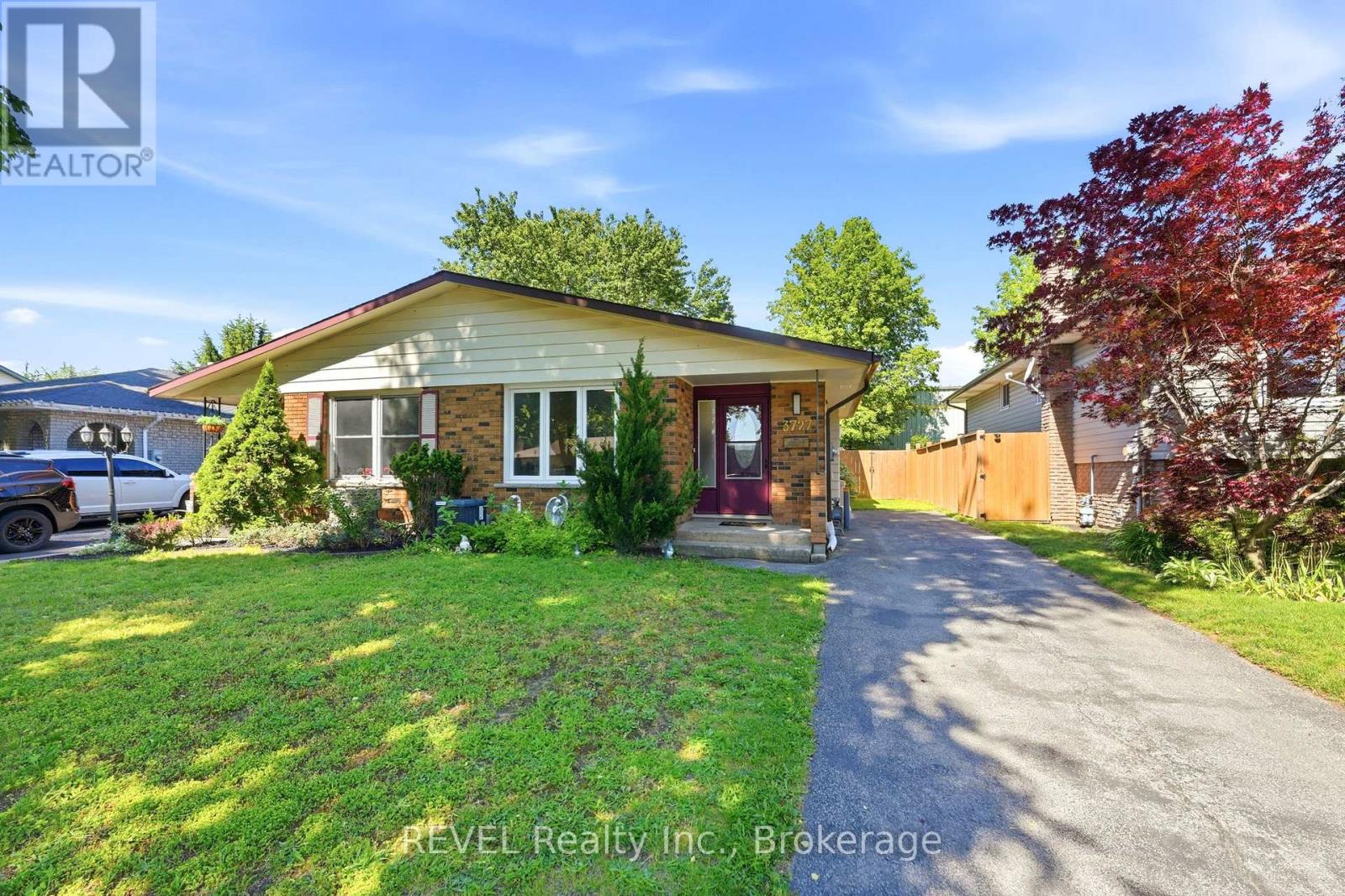 3727 Orlando Drive, Niagara Falls, Ontario  L2J 4B5 - Photo 2 - X13442364