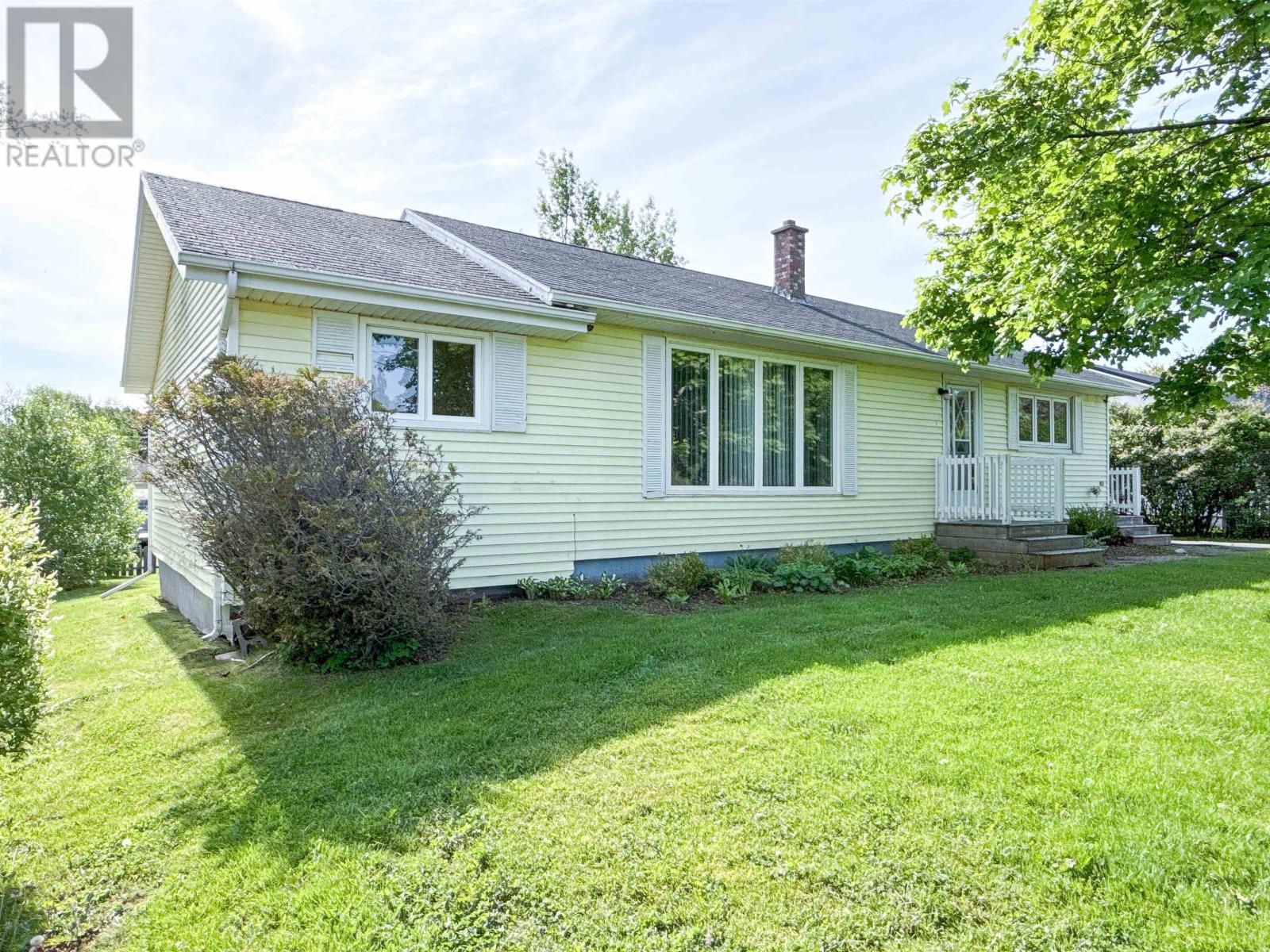 18 Laurie Drive, Charlottetown, Prince Edward Island  C1A 5M8 - Photo 3 - 202614335