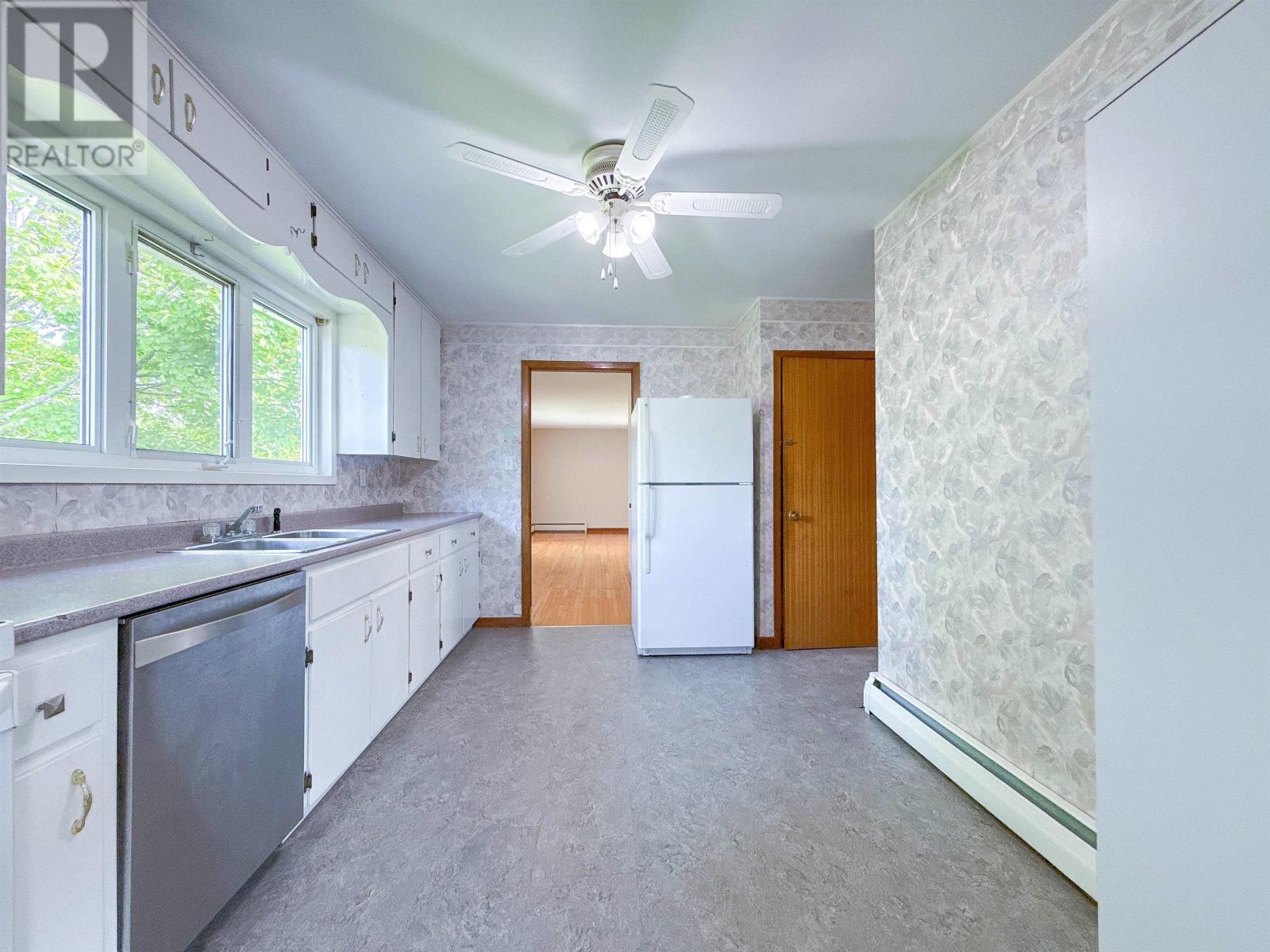 18 Laurie Drive, Charlottetown, Prince Edward Island  C1A 5M8 - Photo 5 - 202614335
