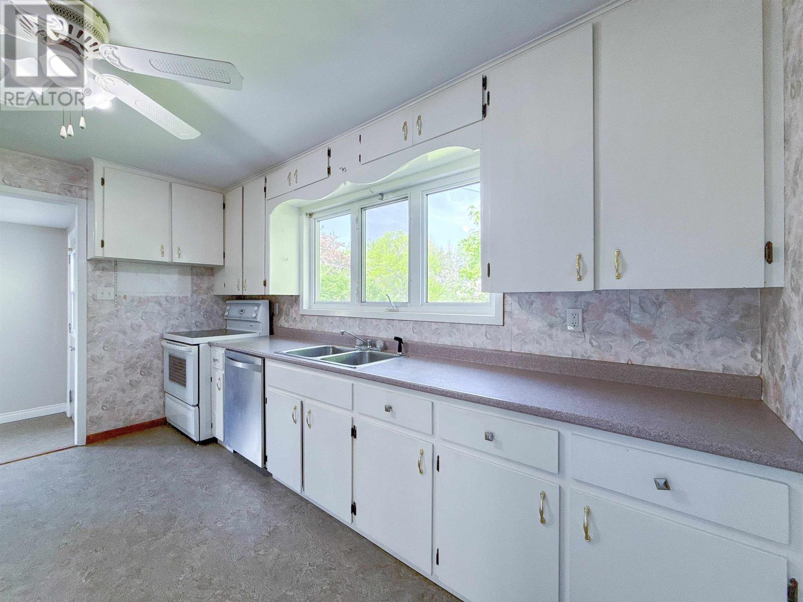 18 Laurie Drive, Charlottetown, Prince Edward Island  C1A 5M8 - Photo 7 - 202614335